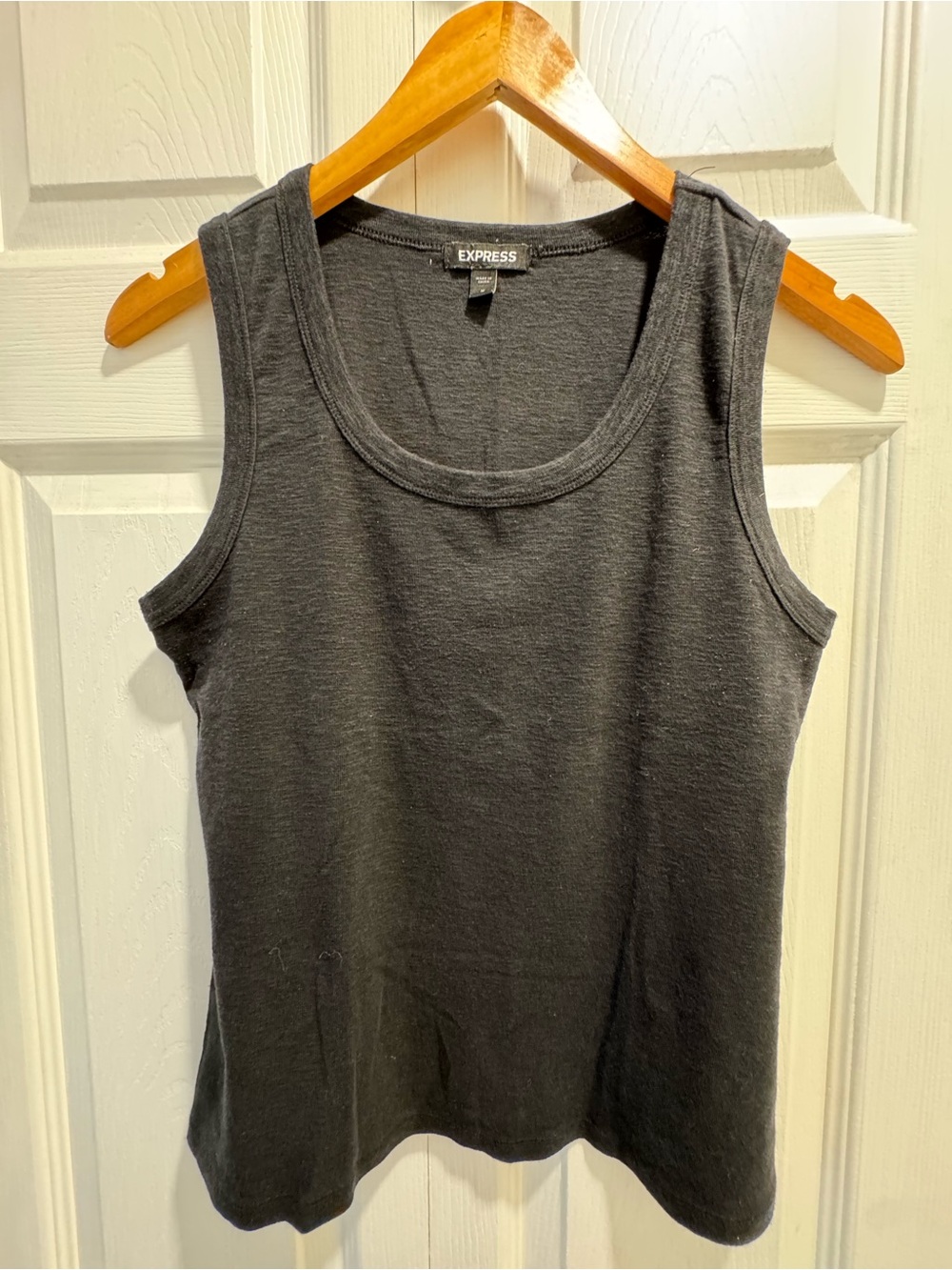 Express Women’s Dark Gray Scoop Neck Tank Top, black, medium size…🌹 (3)